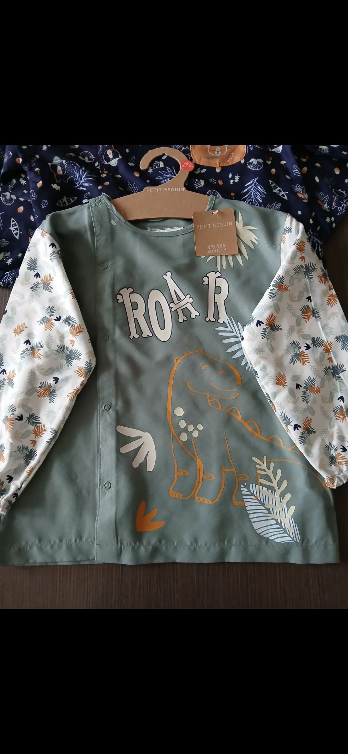 Lote de 2 blusas tipo delantal pintura niño pequeño Beguin 104/110 cm 4/5 años – photo 2